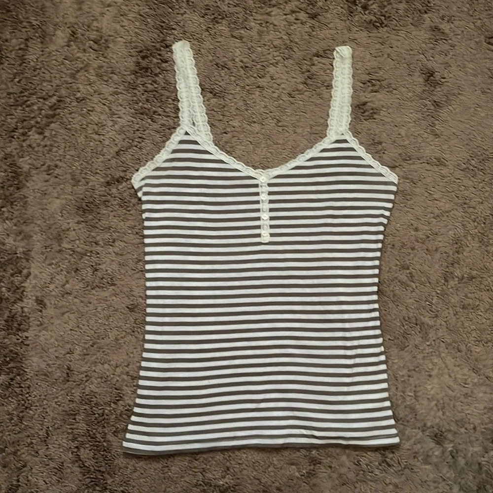 ☀️ 4/$20 Old navy lace trim striped tank top